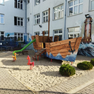 VENKOVNÍ DĚTSKÉ HŘIŠTĚ